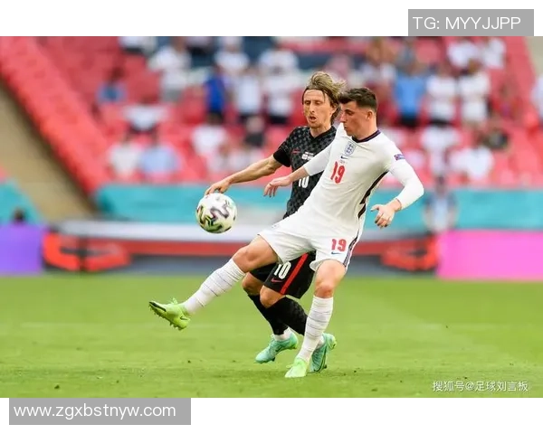 荷兰与英格兰激战全场精彩集锦回顾与分析